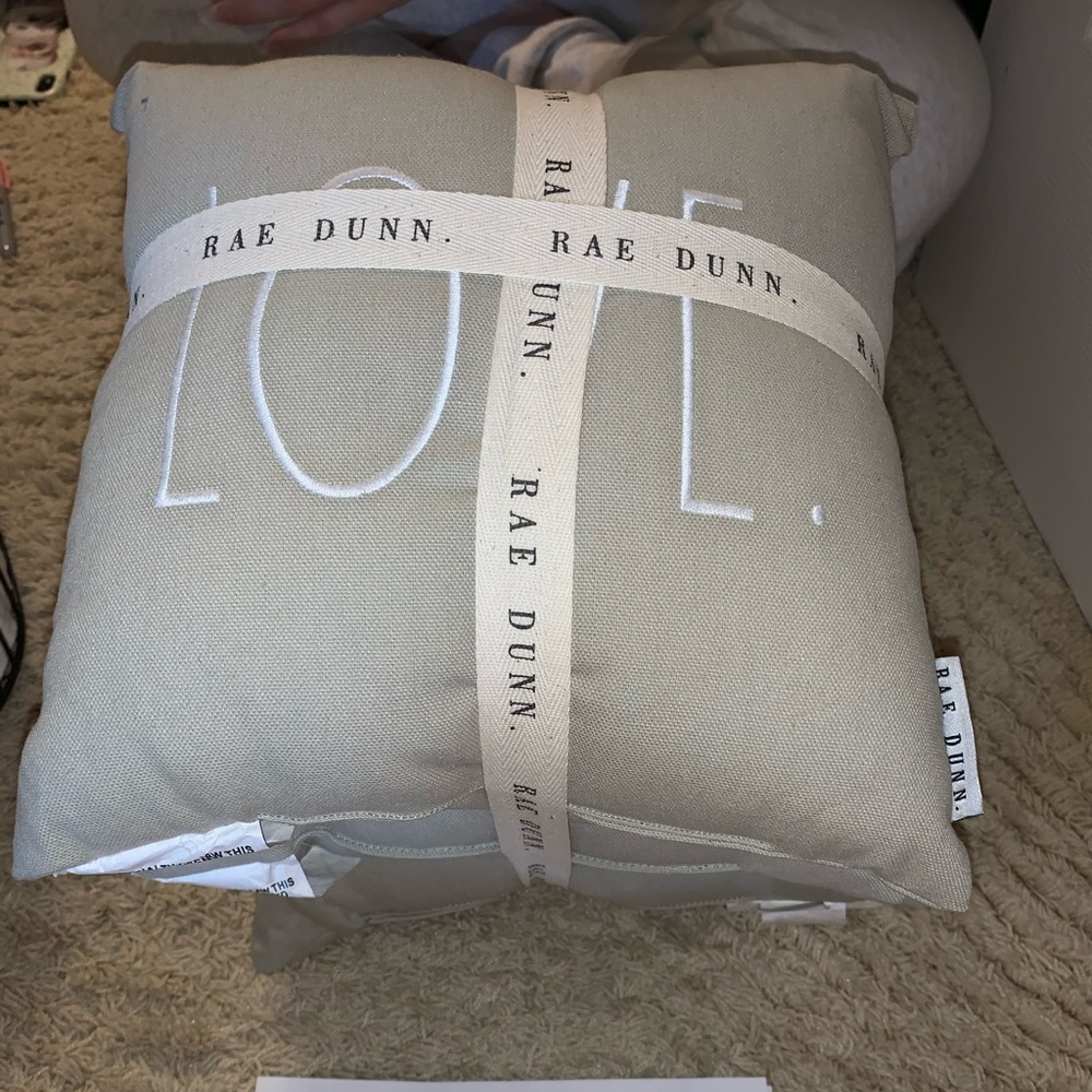 LOVE. Pillow Set